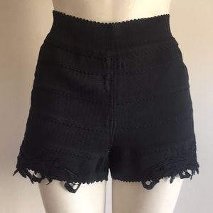 Bandage short Side Embroidered NWT